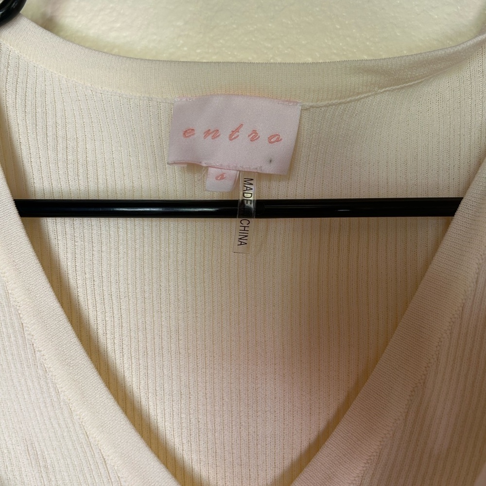 Entro Cream Ribbed V-Neck Top - Picture 3 of 3